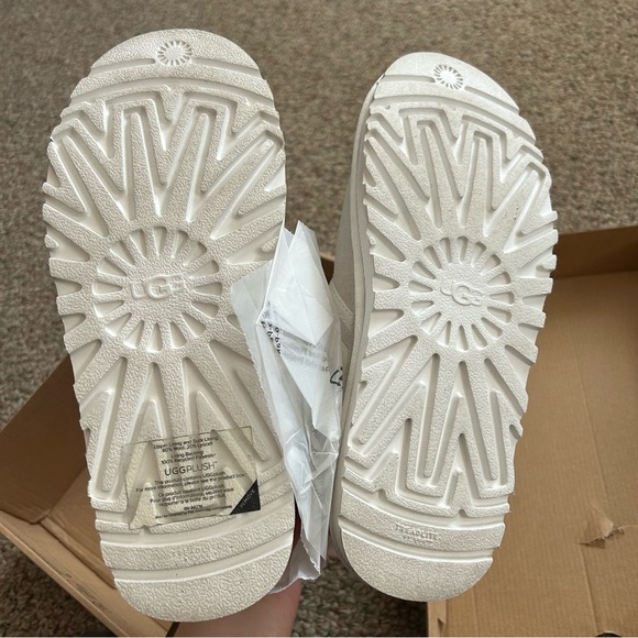 UGG Women's Neumel II Graphic Chukka Boots White Size 8 - Picture 5 of 11